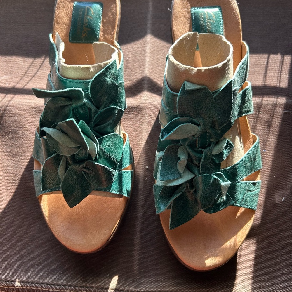 Clarks Women's Green Sandals